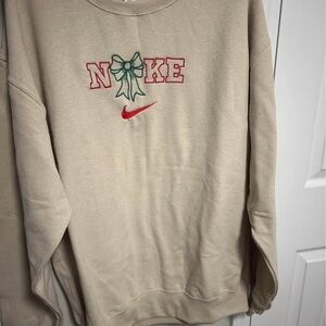 Jerzees Men's Beige Sweater with Christmas Nike design
